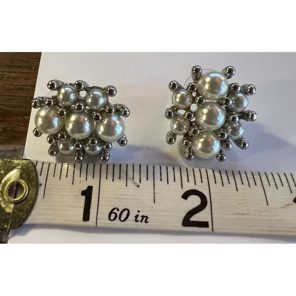 BR Signed White Pearl Cluster Earrings Silvertone Post - Picture 5 of 5